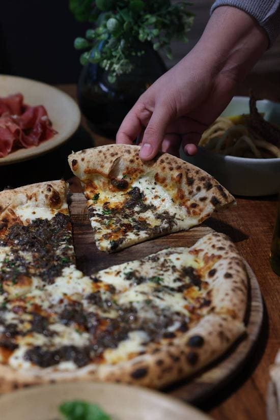 Truffle mushroom pizza